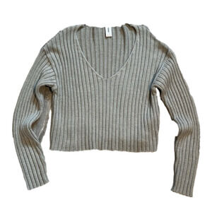 Light Grey Cropped Oversized Sweater size small Vneck